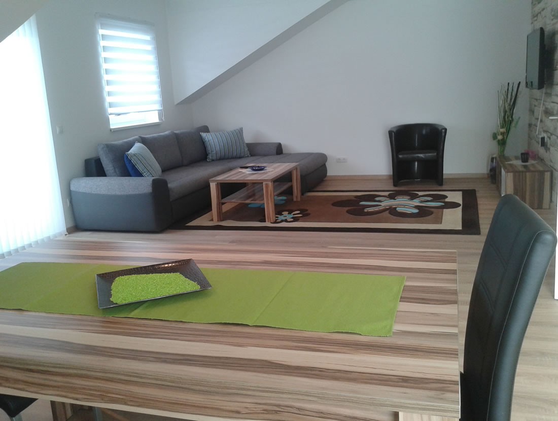 Wohnzimmer mit Mansarde