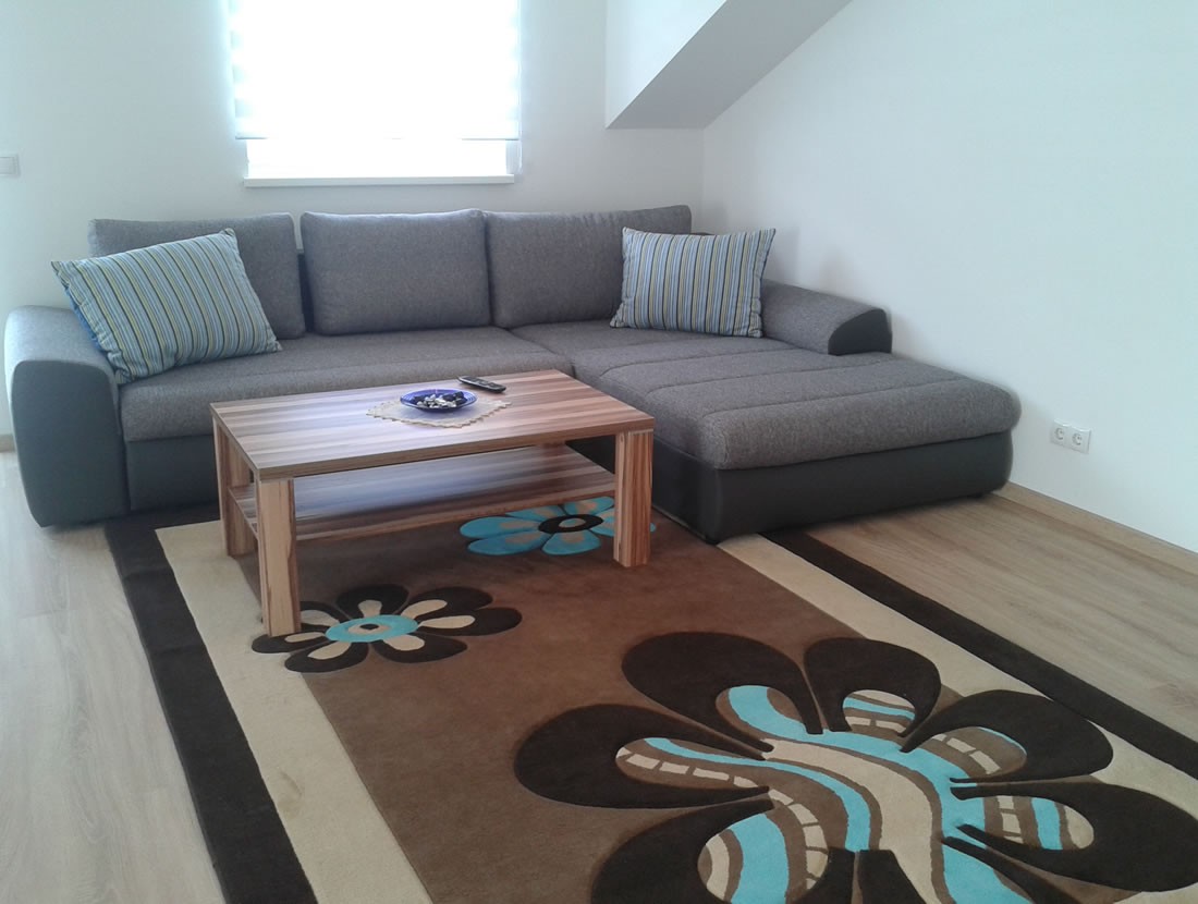 Wohnzimmer mit Balkon